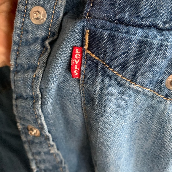 Levi’s Denim snap front long sleeve shirt. - Picture 7 of 8